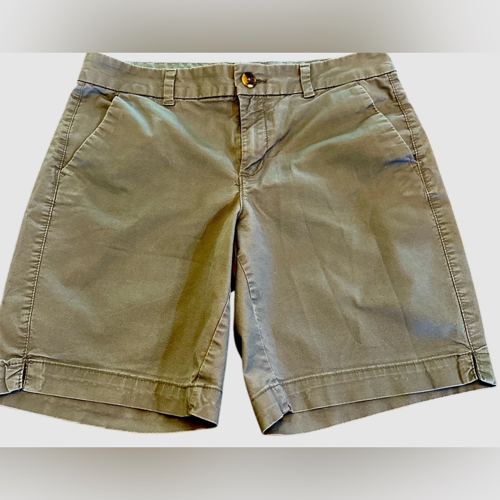 OLD NAVY EVERYDAY MID-RISE WOMENS LIGHT GRAY SHORTS SIZE 6